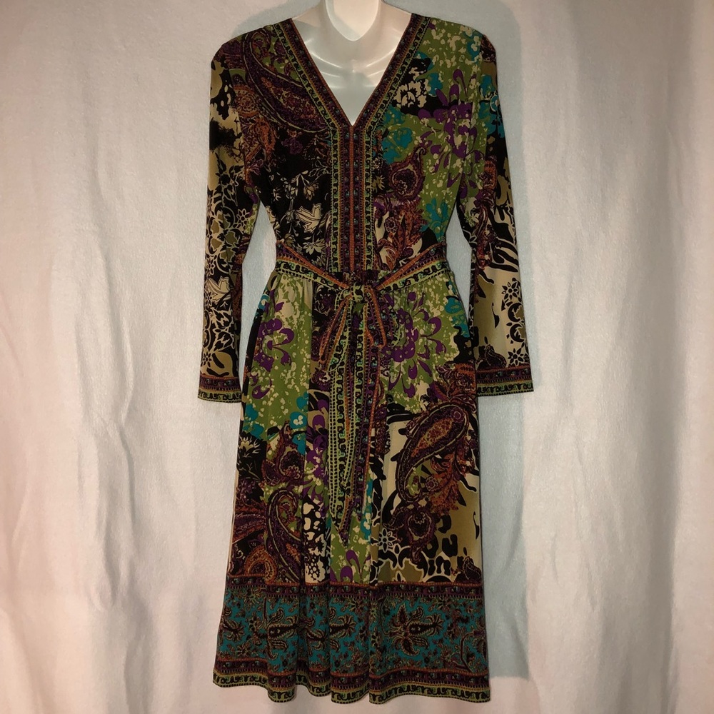 Beautiful Multi-color Print Dress - Picture 3 of 5